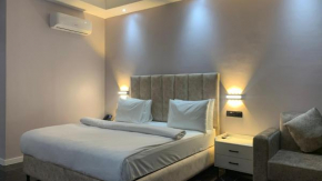 Premium apart with pool, billards and parking